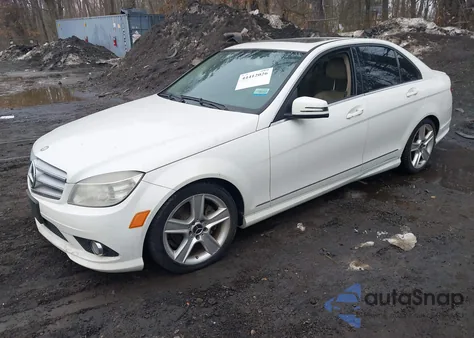 2010 Mercedes-Benz C 300 Sport 4Matic z USA, uszkodzony, nr VIN WDDGF8BB8AF394121